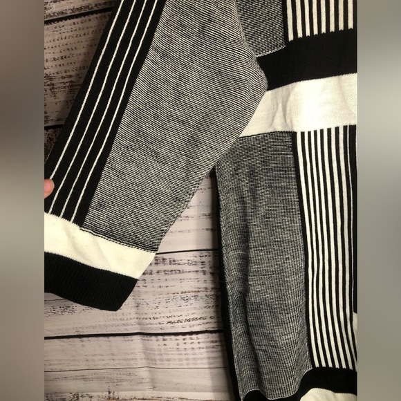 VENUS Black and White 3/4 Sleeve Scoop Neck Sweater Dress - Picture 8 of 14